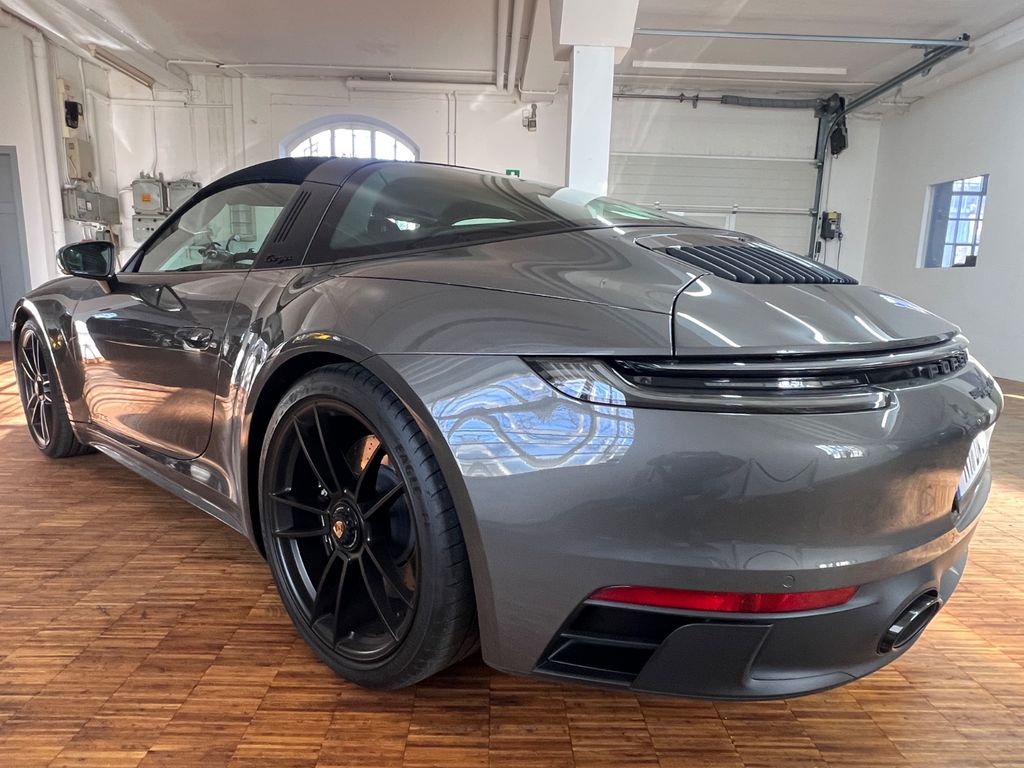 Porsche 992 2025