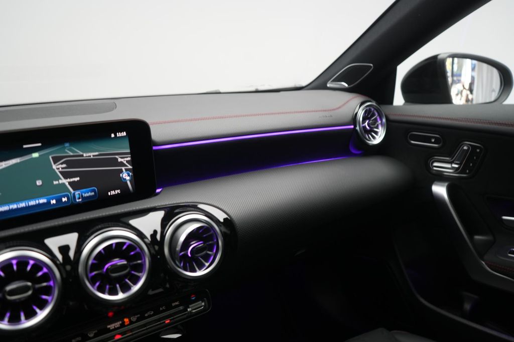 Mercedes-Benz CLA 200 2025