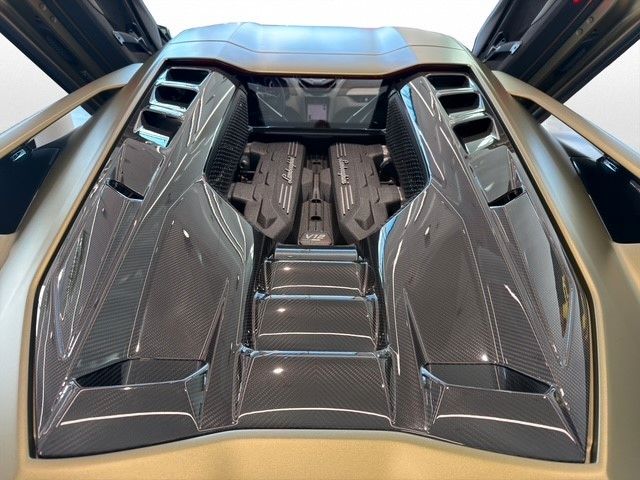 Lamborghini Revuelto 2025