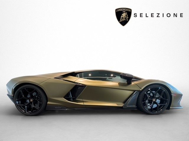 Lamborghini Revuelto 2025