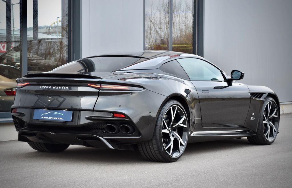 Aston Martin DBS 2023