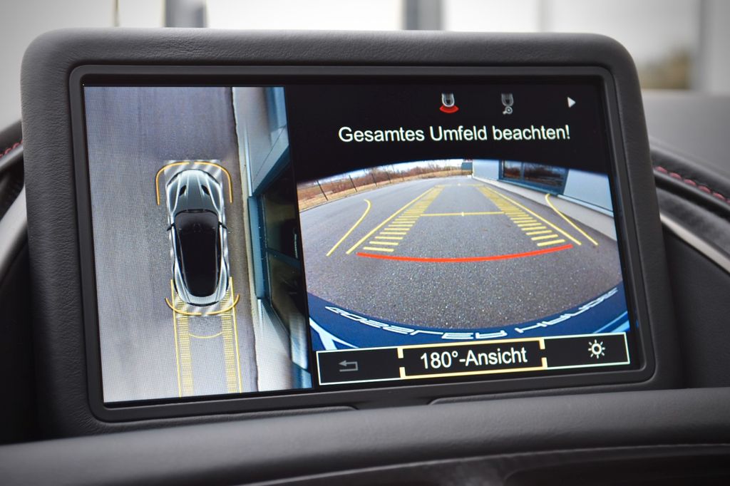 Aston Martin DBS 2023