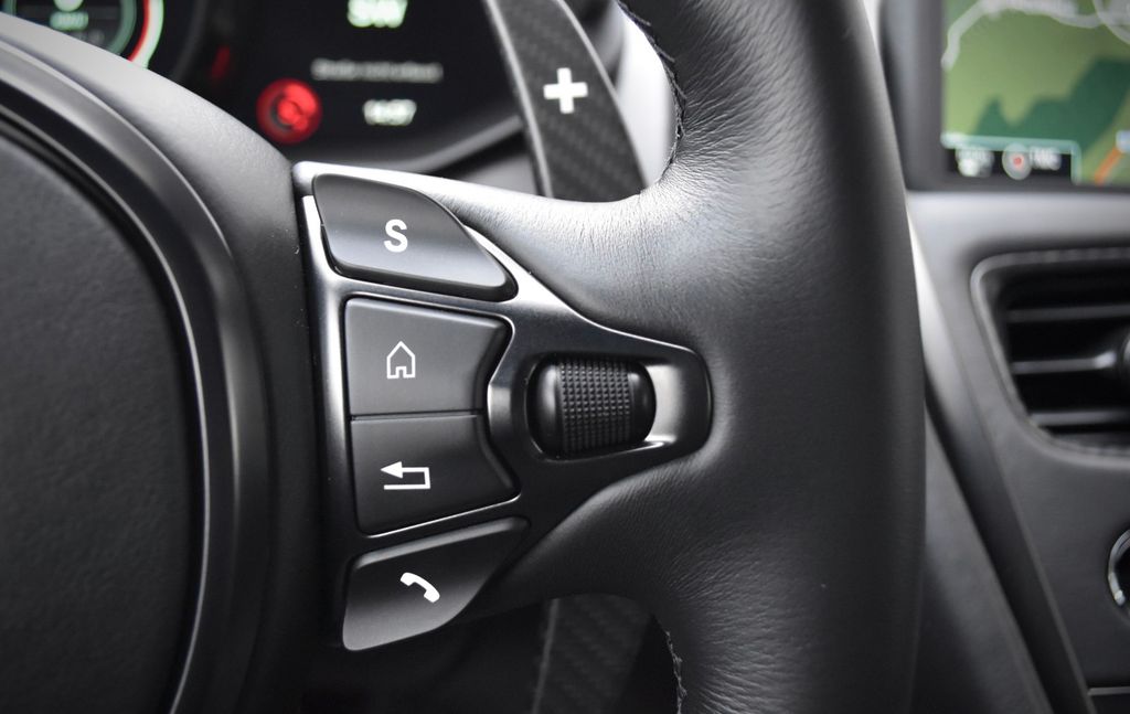 Aston Martin DBS 2023