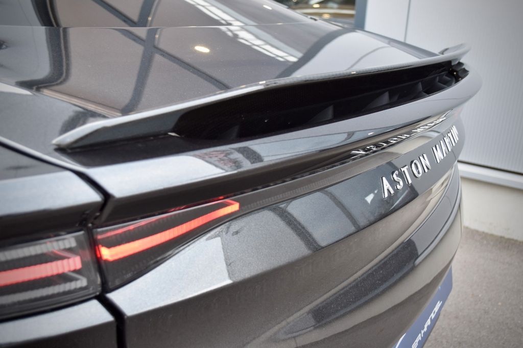 Aston Martin DBS 2023