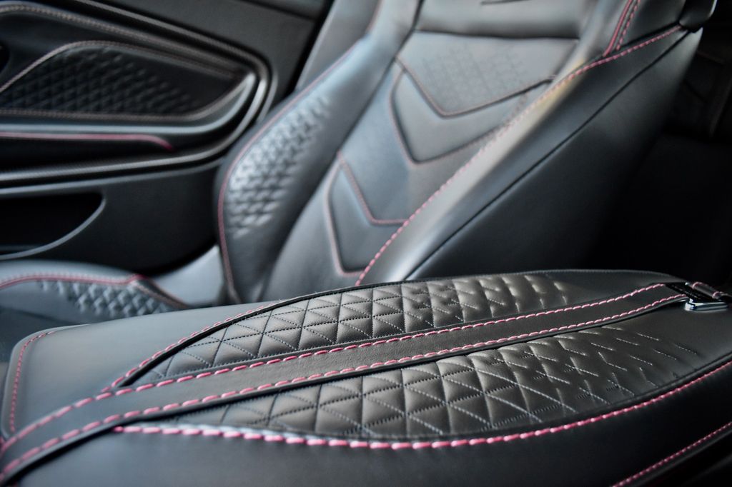 Aston Martin DBS 2023