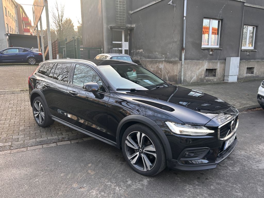 Volvo V60 Cross Country 2022