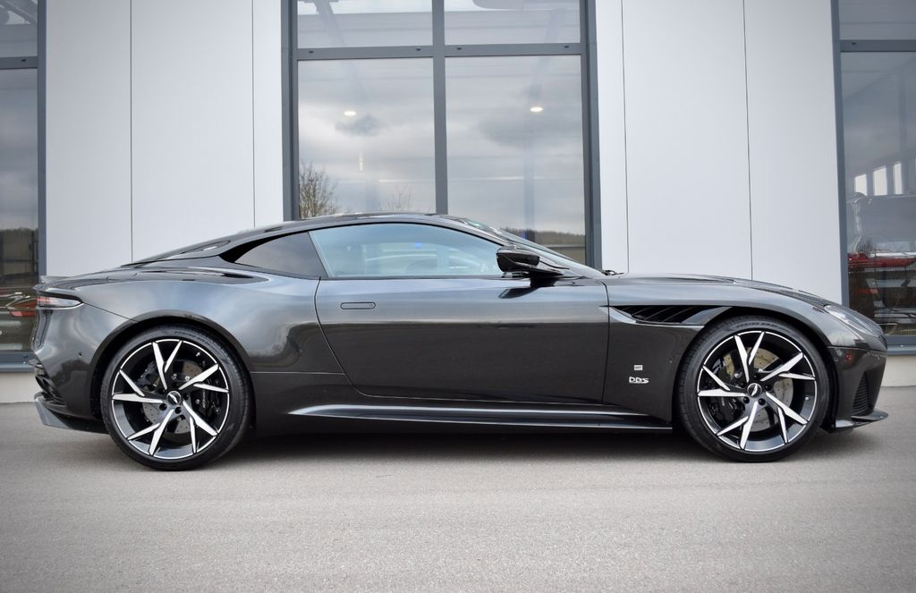 Aston Martin DBS 2023