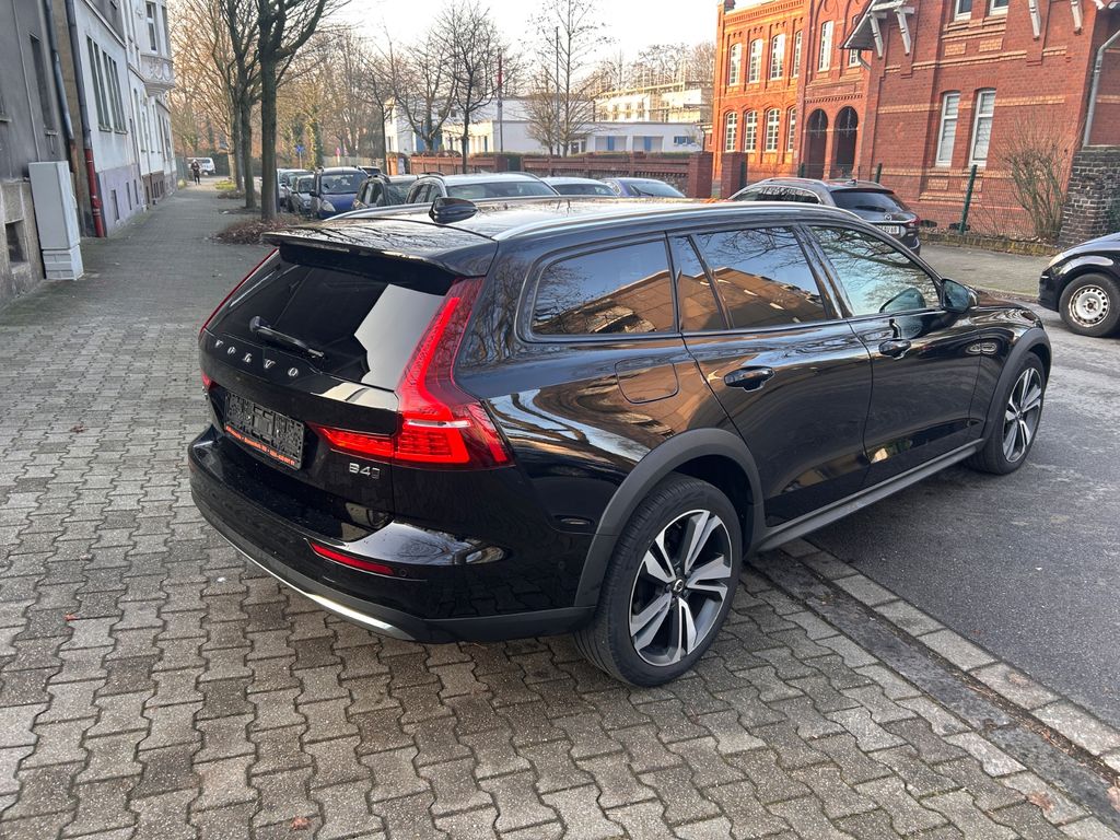 Volvo V60 Cross Country 2022