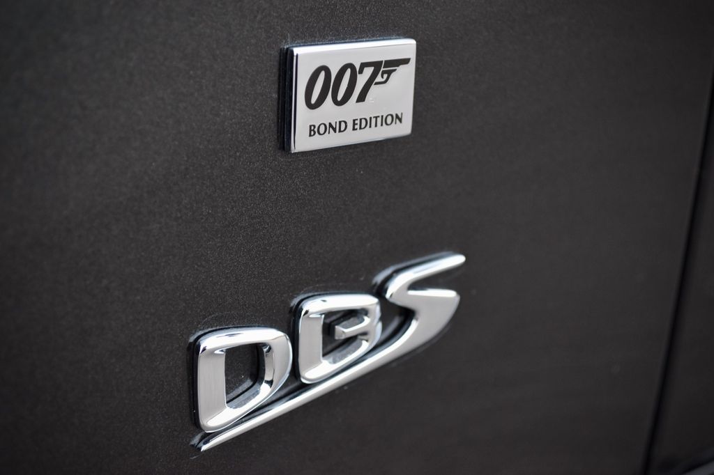 Aston Martin DBS 2023