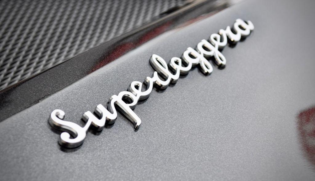 Aston Martin DBS 2023