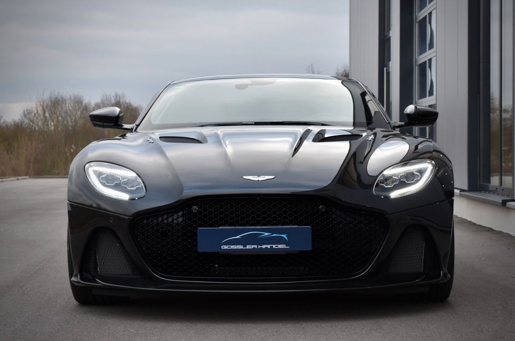 Aston Martin DBS 2023