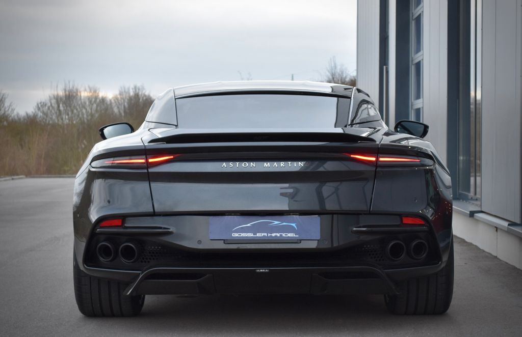 Aston Martin DBS 2023