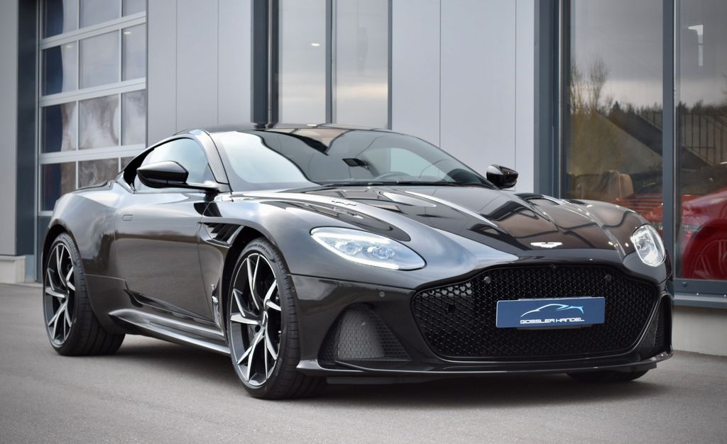 Aston Martin DBS 2023