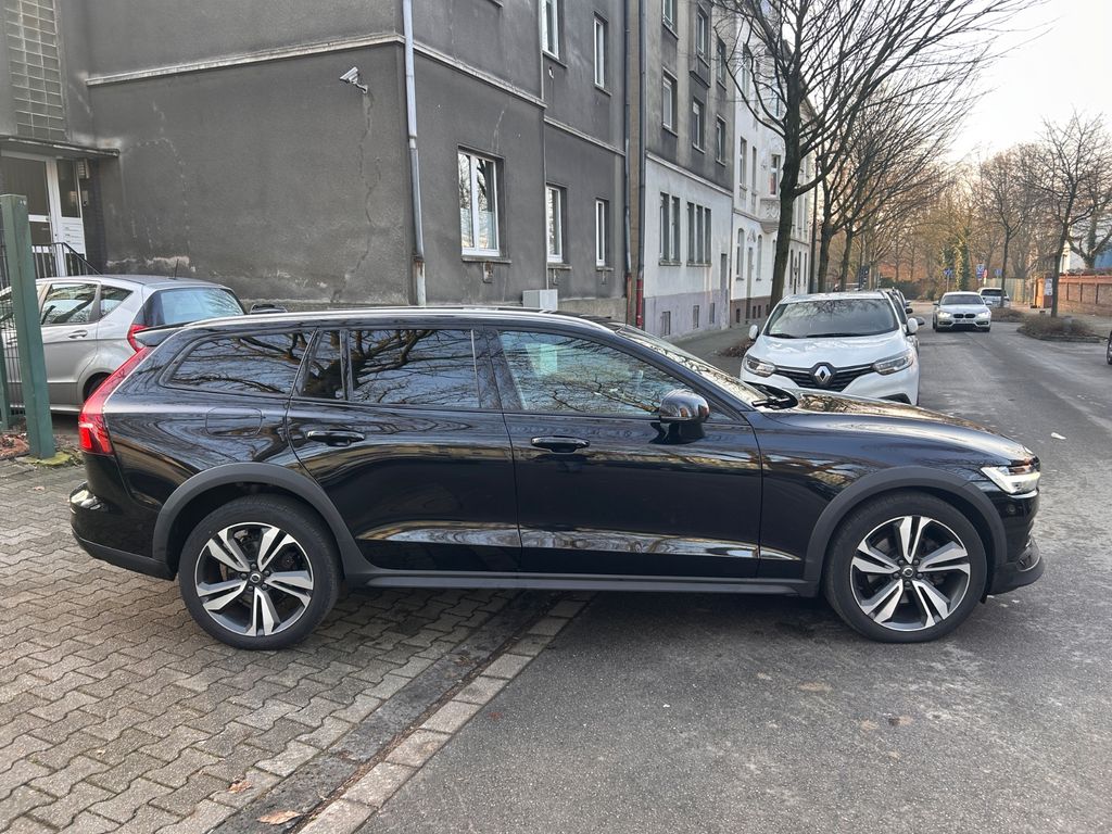 Volvo V60 Cross Country 2022