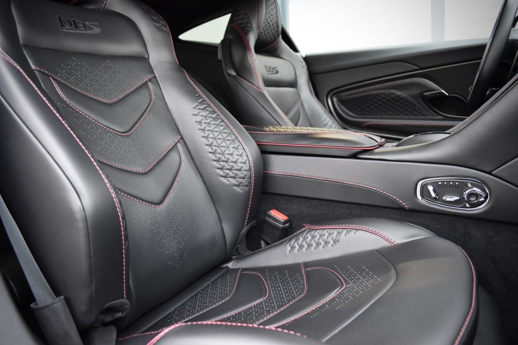 Aston Martin DBS 2023