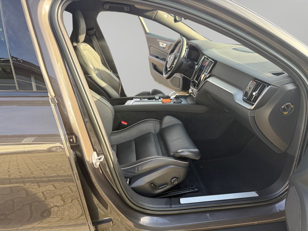 Volvo V60 Cross Country 2022