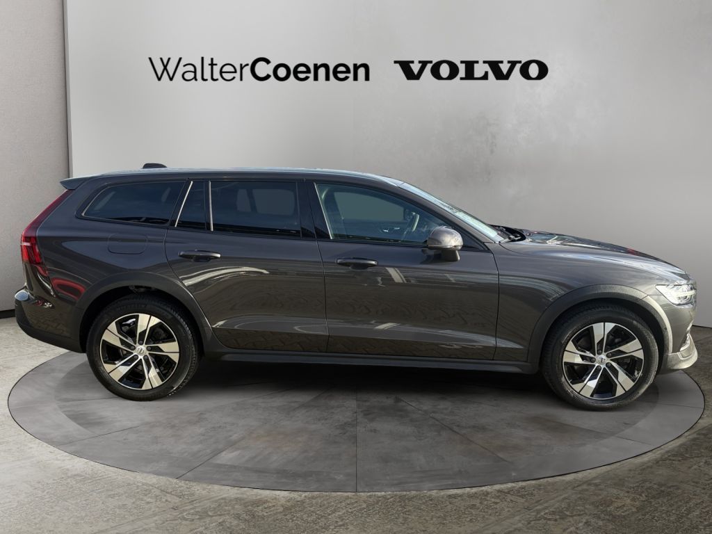 Volvo V60 Cross Country 2022