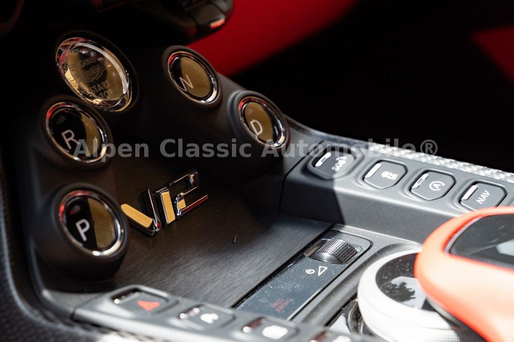 Aston Martin V12 Vantage 2022