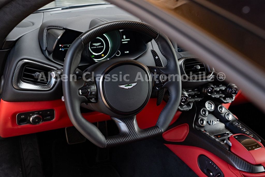 Aston Martin V12 Vantage 2022