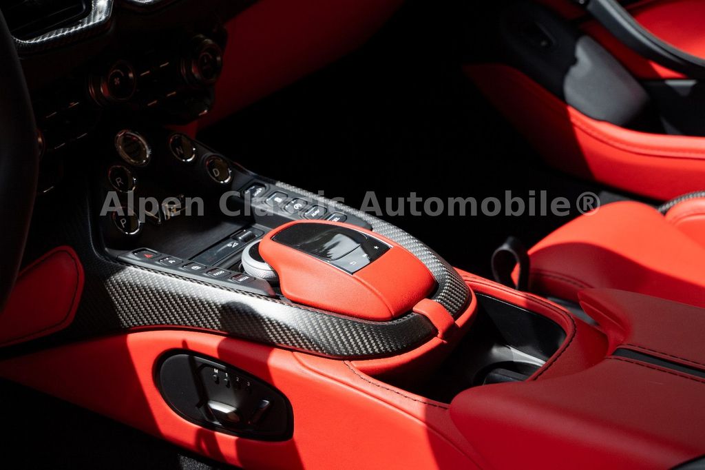 Aston Martin V12 Vantage 2022