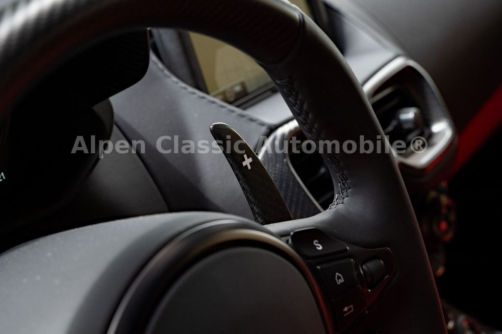 Aston Martin V12 Vantage 2022