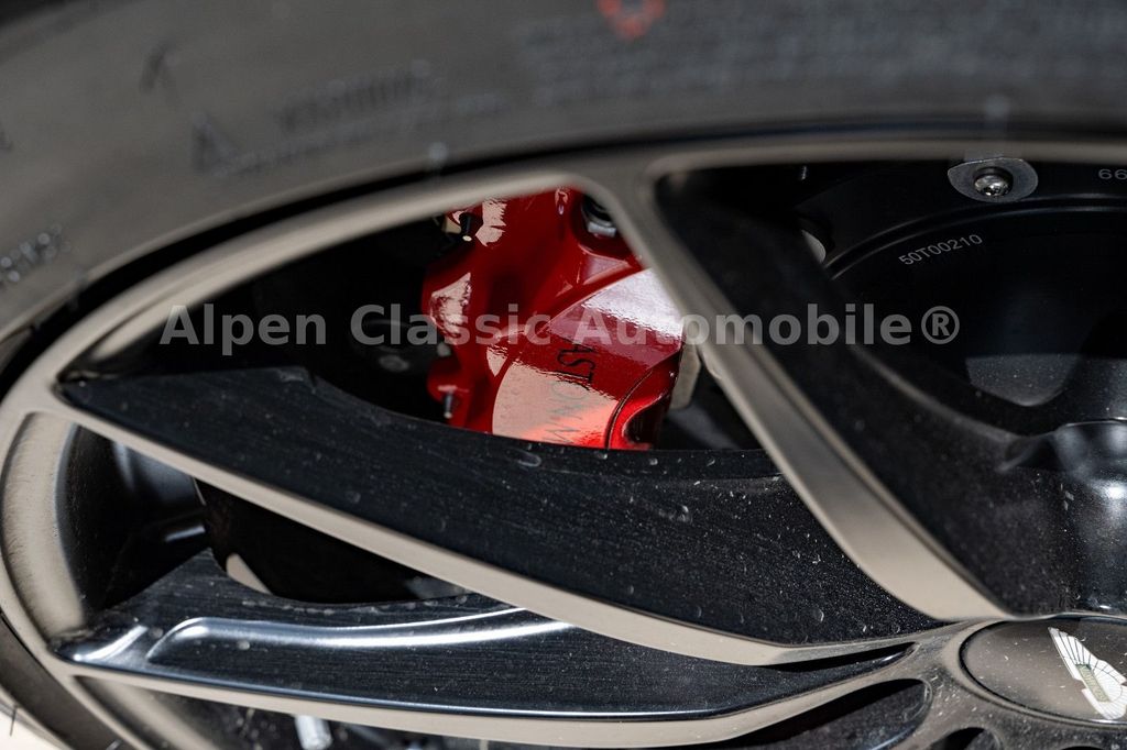 Aston Martin V12 Vantage 2022