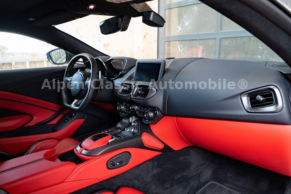 Aston Martin V12 Vantage 2022