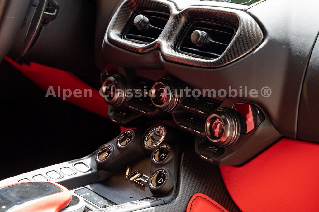 Aston Martin V12 Vantage 2022
