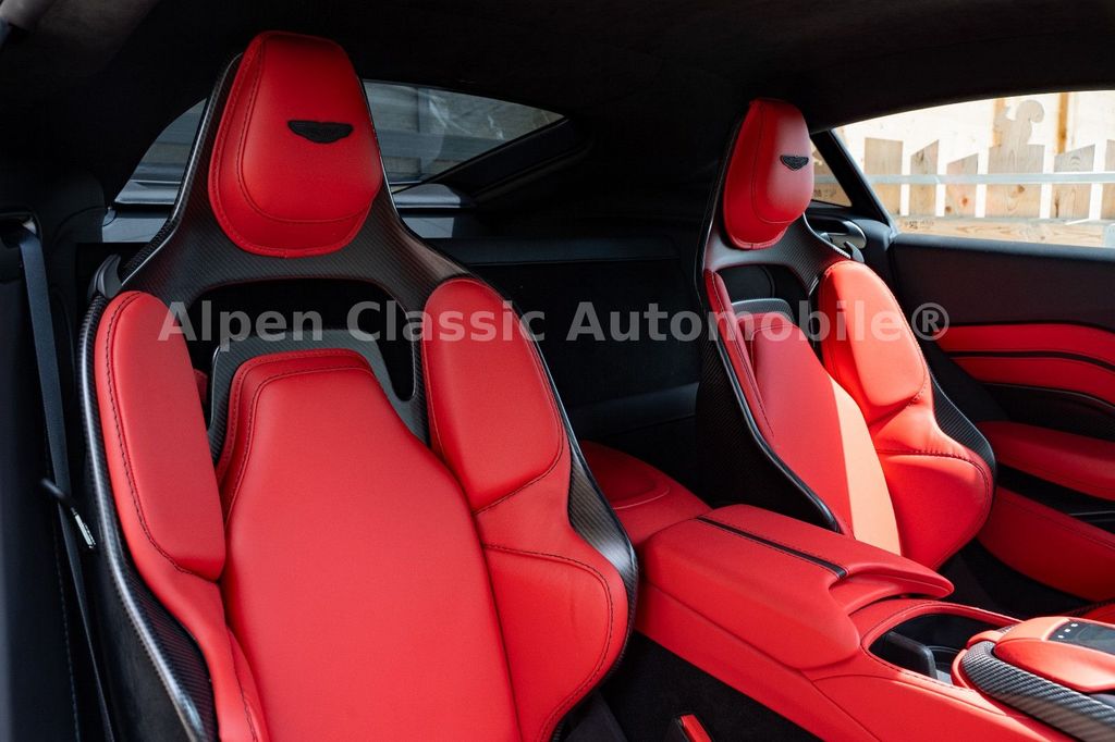 Aston Martin V12 Vantage 2022