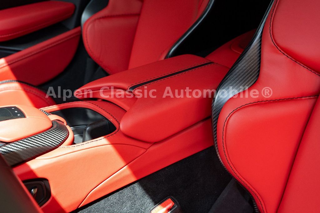 Aston Martin V12 Vantage 2022