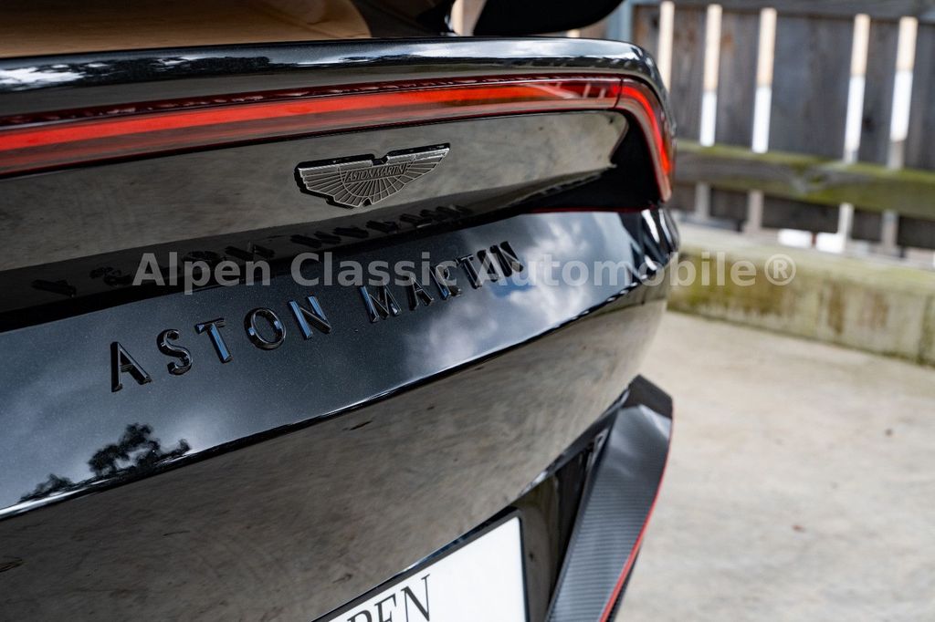 Aston Martin V12 Vantage 2022