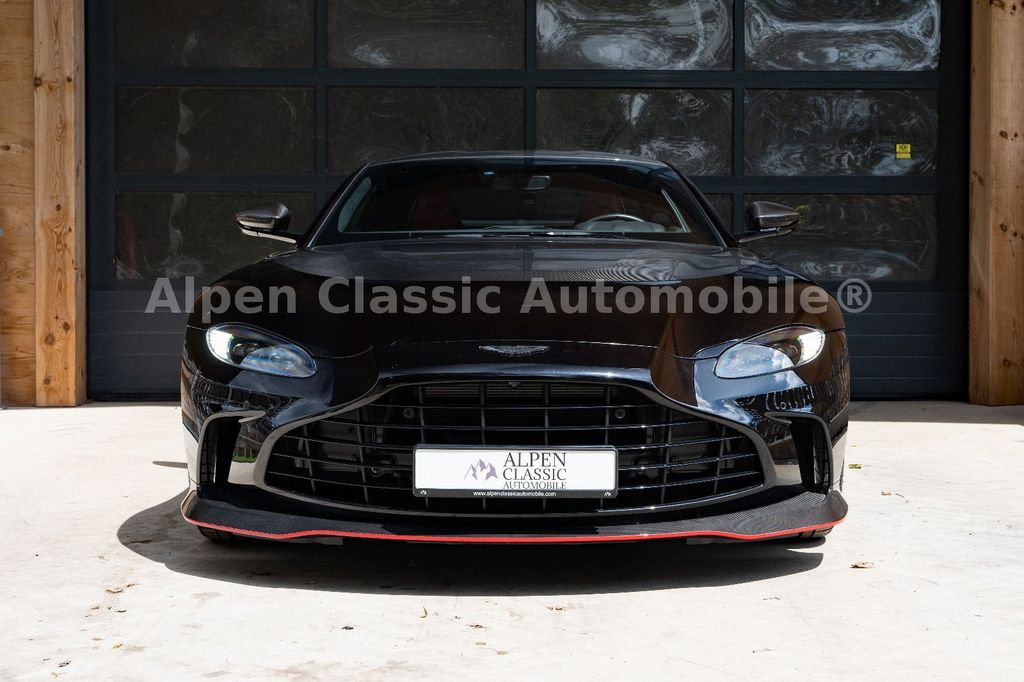 Aston Martin V12 Vantage 2022