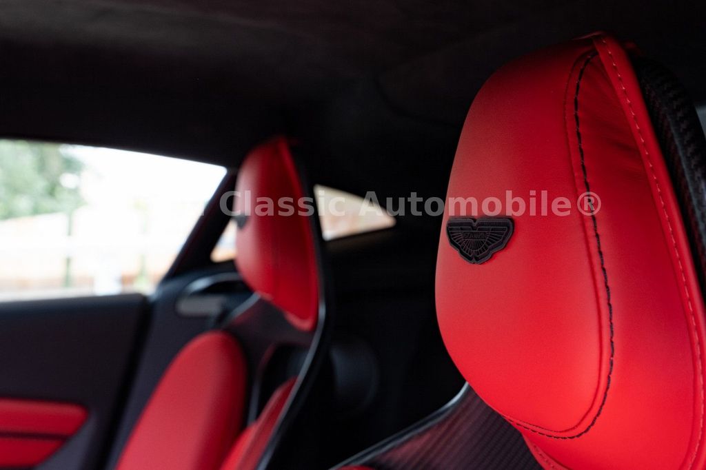 Aston Martin V12 Vantage 2022