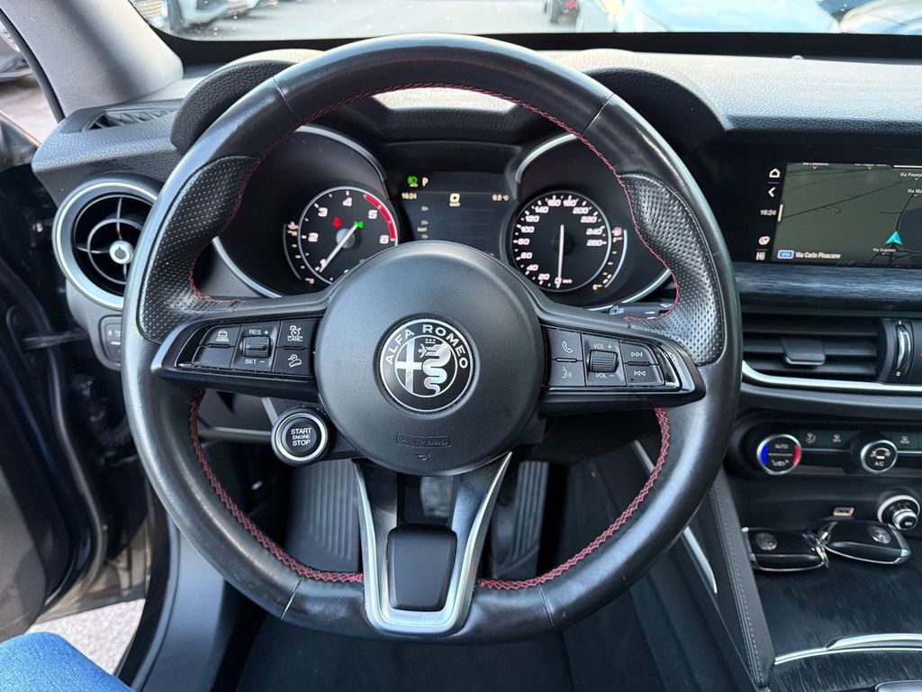 Alfa Romeo Stelvio 2021