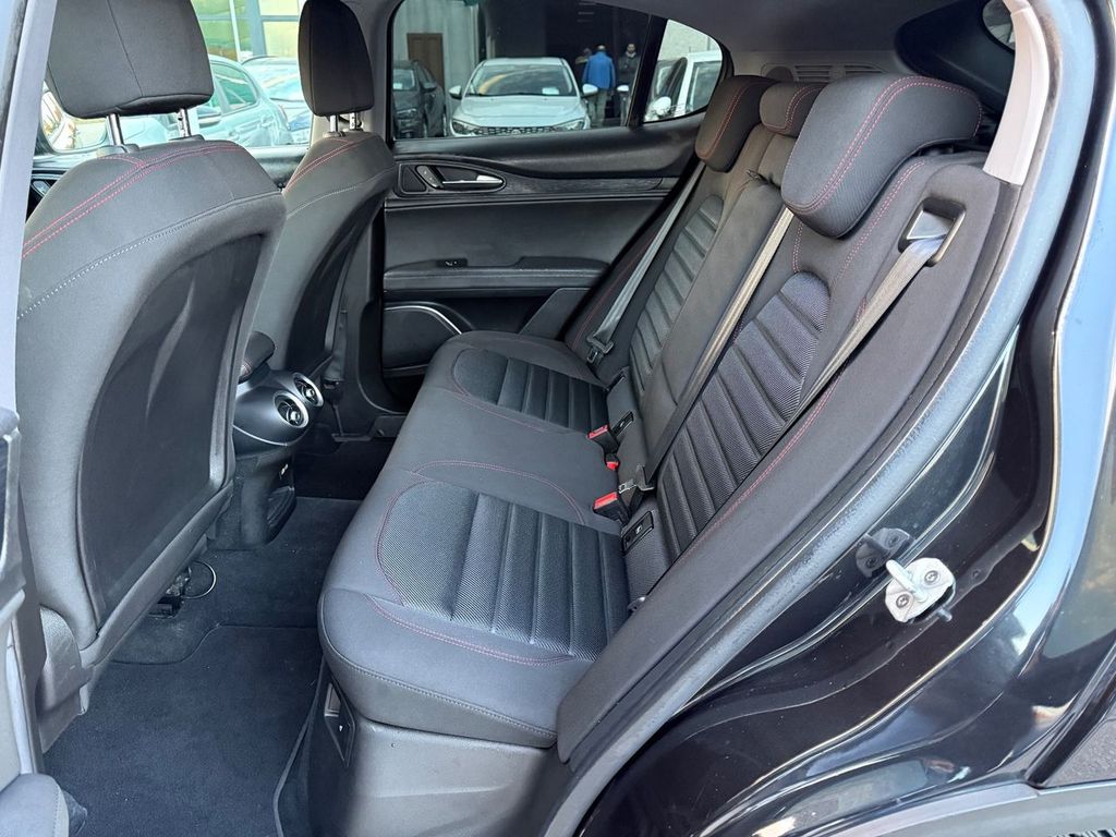 Alfa Romeo Stelvio 2021