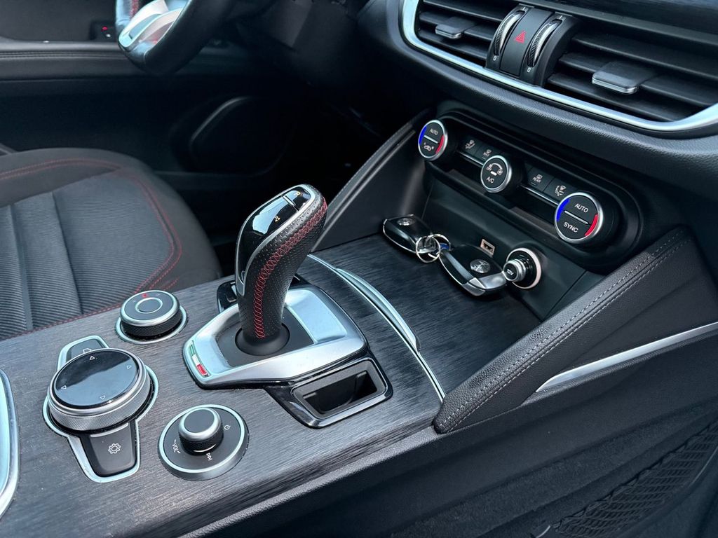 Alfa Romeo Stelvio 2021