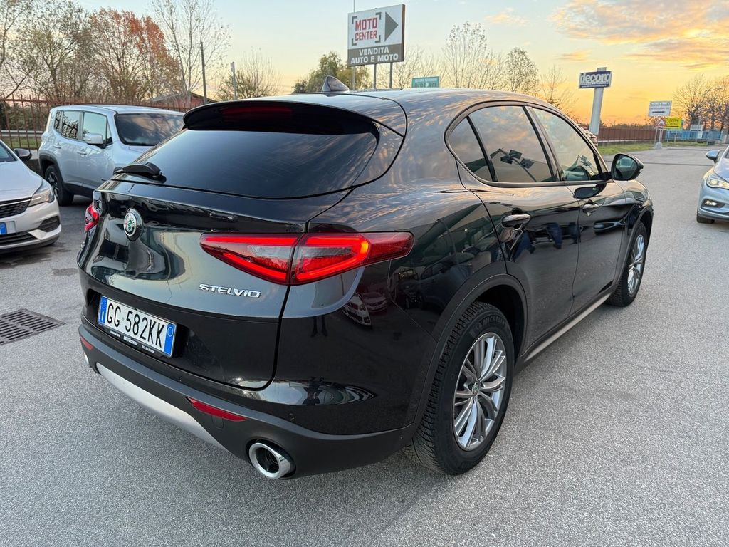 Alfa Romeo Stelvio 2021
