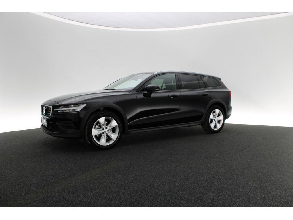 Volvo V60 Cross Country 2023