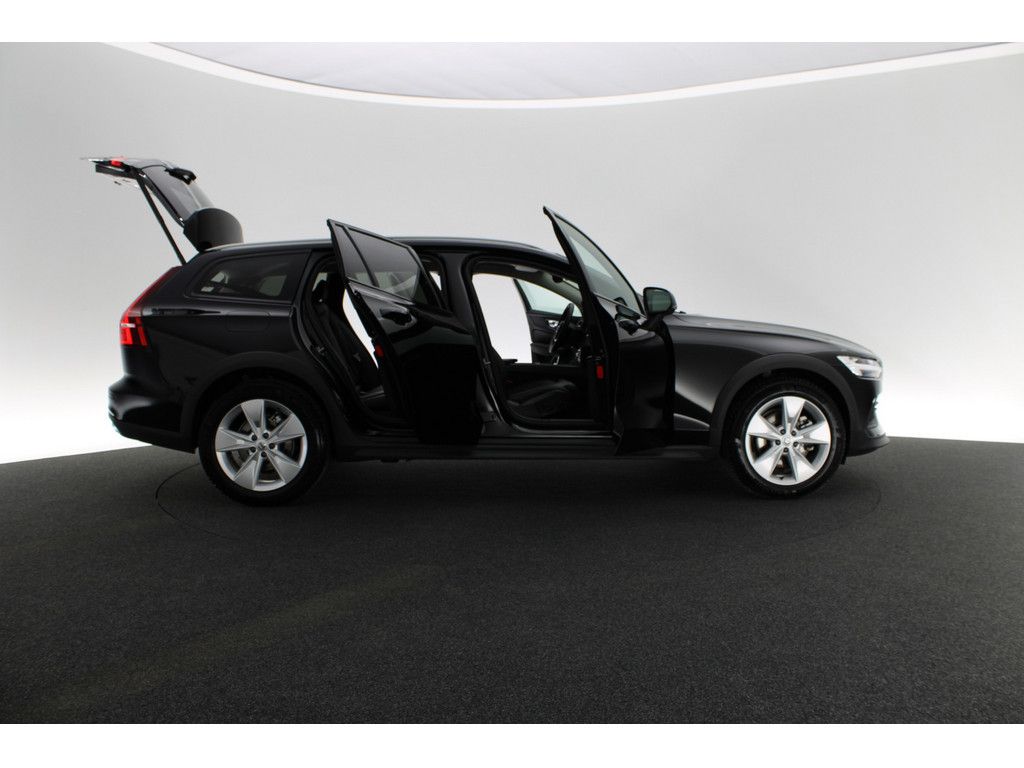 Volvo V60 Cross Country 2023