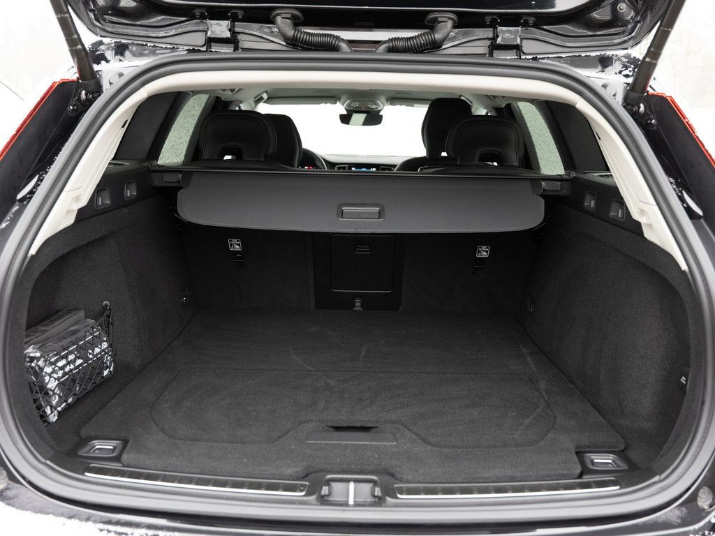 Volvo V60 Cross Country 2023