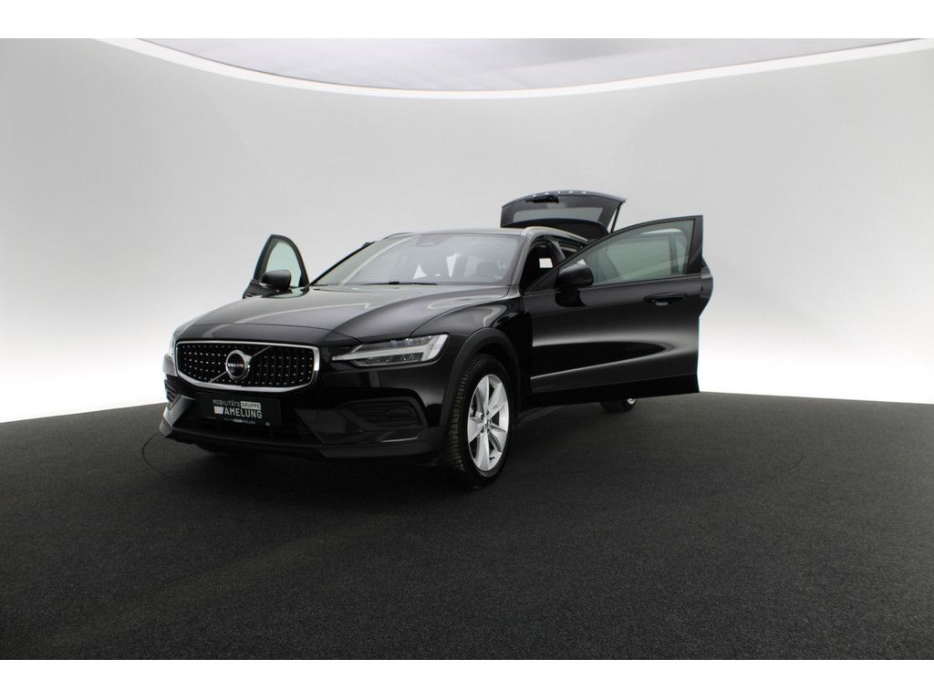 Volvo V60 Cross Country 2023