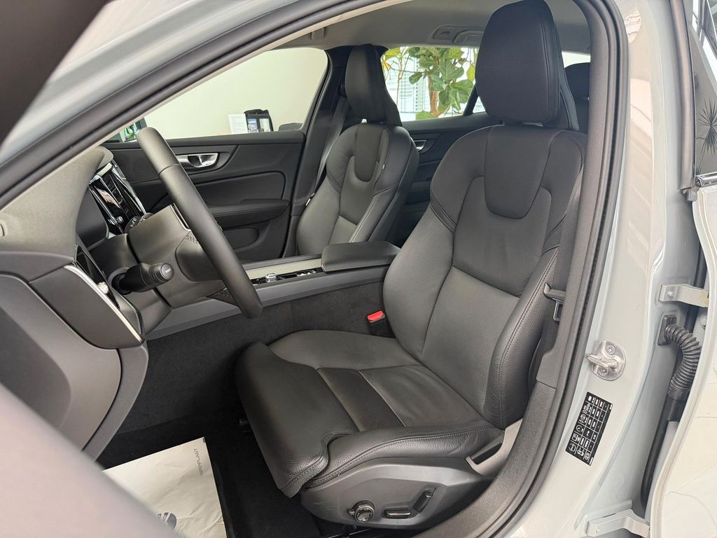 Volvo V60 Cross Country 2023