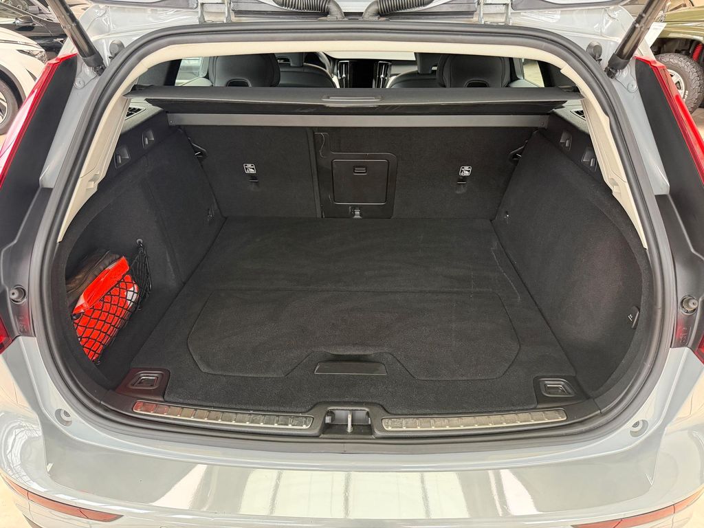 Volvo V60 Cross Country 2023