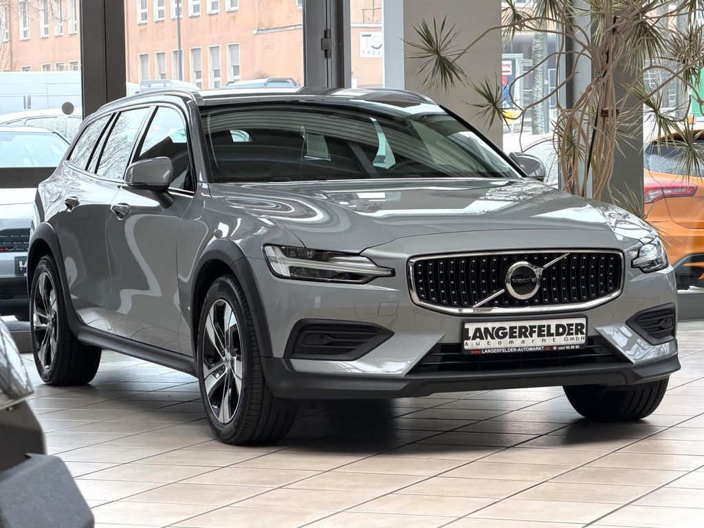 Volvo V60 Cross Country 2023