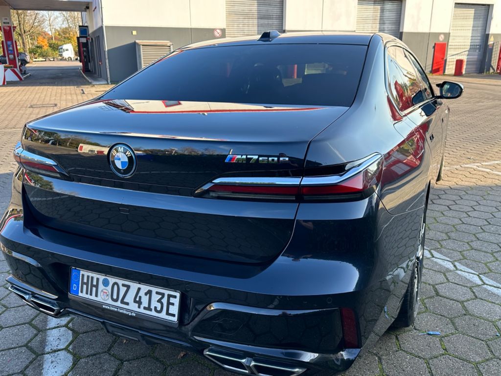 BMW M760 2023