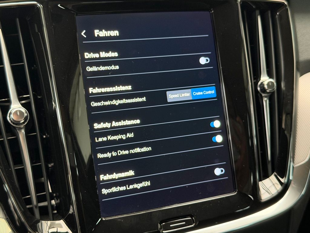 Volvo V60 Cross Country 2023