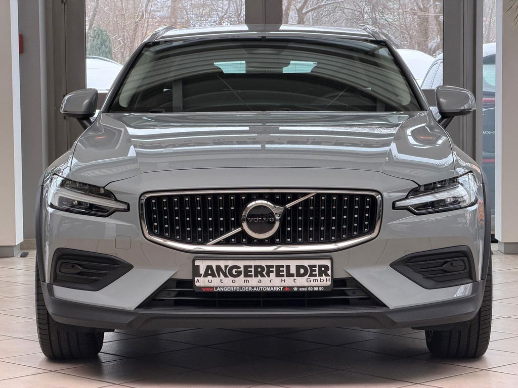 Volvo V60 Cross Country 2023