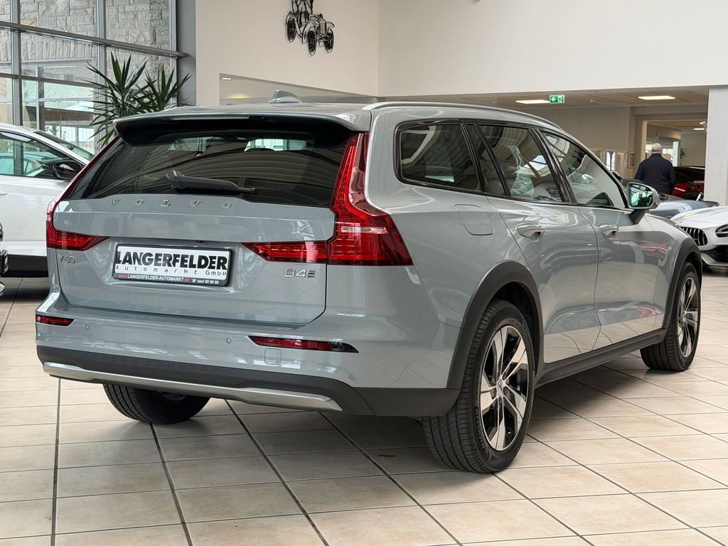 Volvo V60 Cross Country 2023