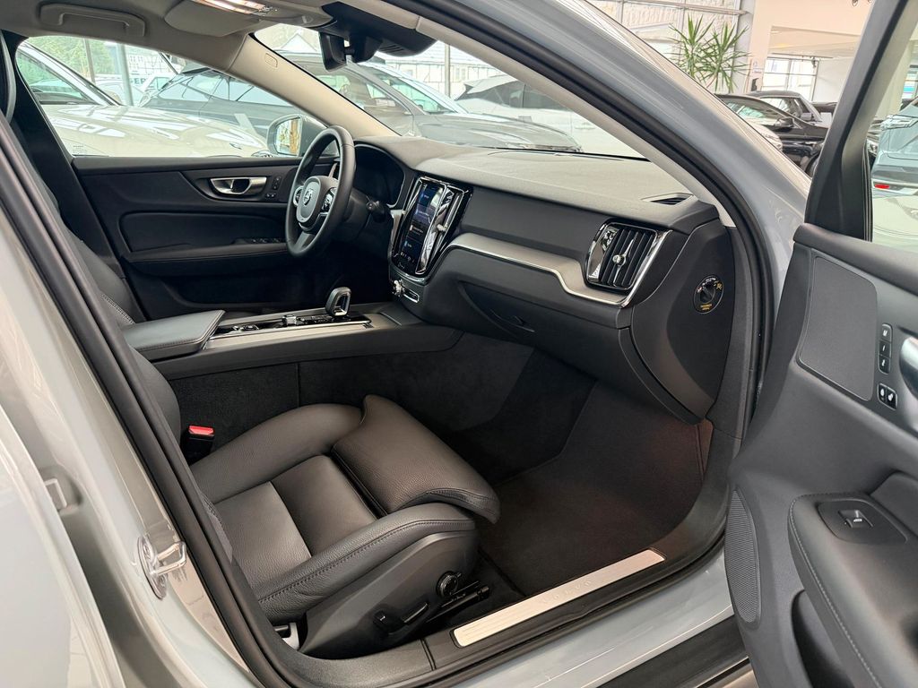 Volvo V60 Cross Country 2023