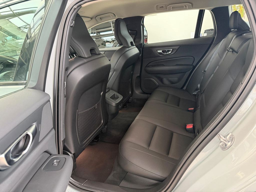 Volvo V60 Cross Country 2023